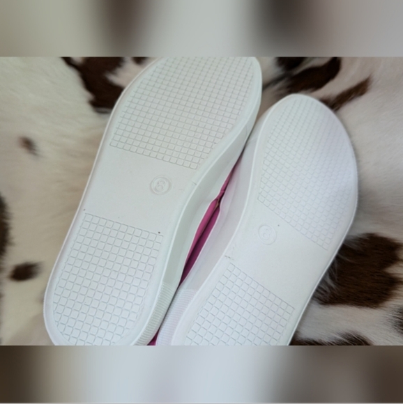🆕 📢 Last Pair..📢 Barbie Canvas Sneakers - Picture 11 of 11